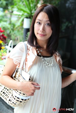 Japan HDV invite you to explore free photos featuring Yayoi Yanagida unveiling beautiful body