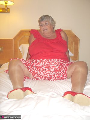 TAC Amateurs invite you to explore xxx pictures featuring Grandma Libby in play with sex toy